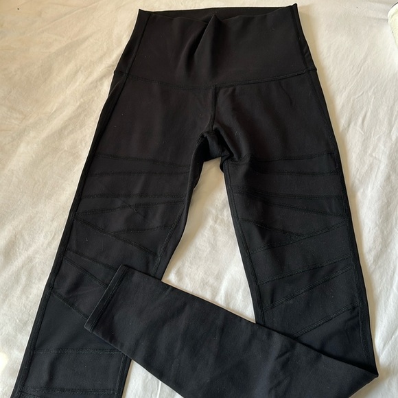 Lululemon mesh leggings - Picture 1 of 3